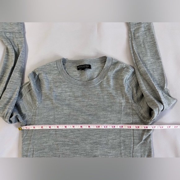 Banana Republic Lime Gray 100% Merino Wool Crewneck Sweater Size S - Picture 3 of 10
